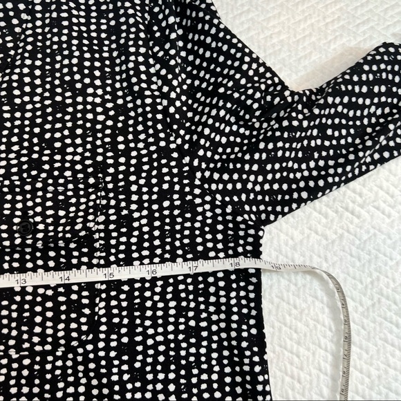 VERVE Ami🖤Black Dot Collarless V-Neck Blouse Top Size M - Picture 6 of 8
